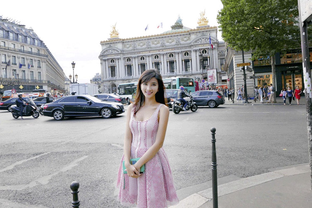 Dien vien Kim Tuyen xinh tuoi cung me dao choi Paris-Hinh-5